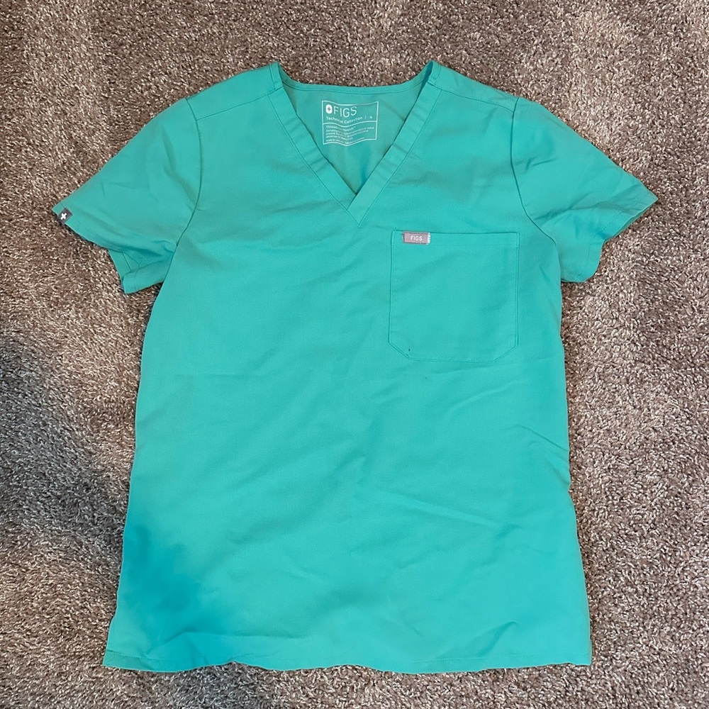 FIGS scrub top and pants surgical green